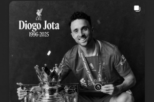 pp电子试玩-R.I.P.，前队友、日本中场南野拓实社媒晒若塔黑白照，悼念若塔